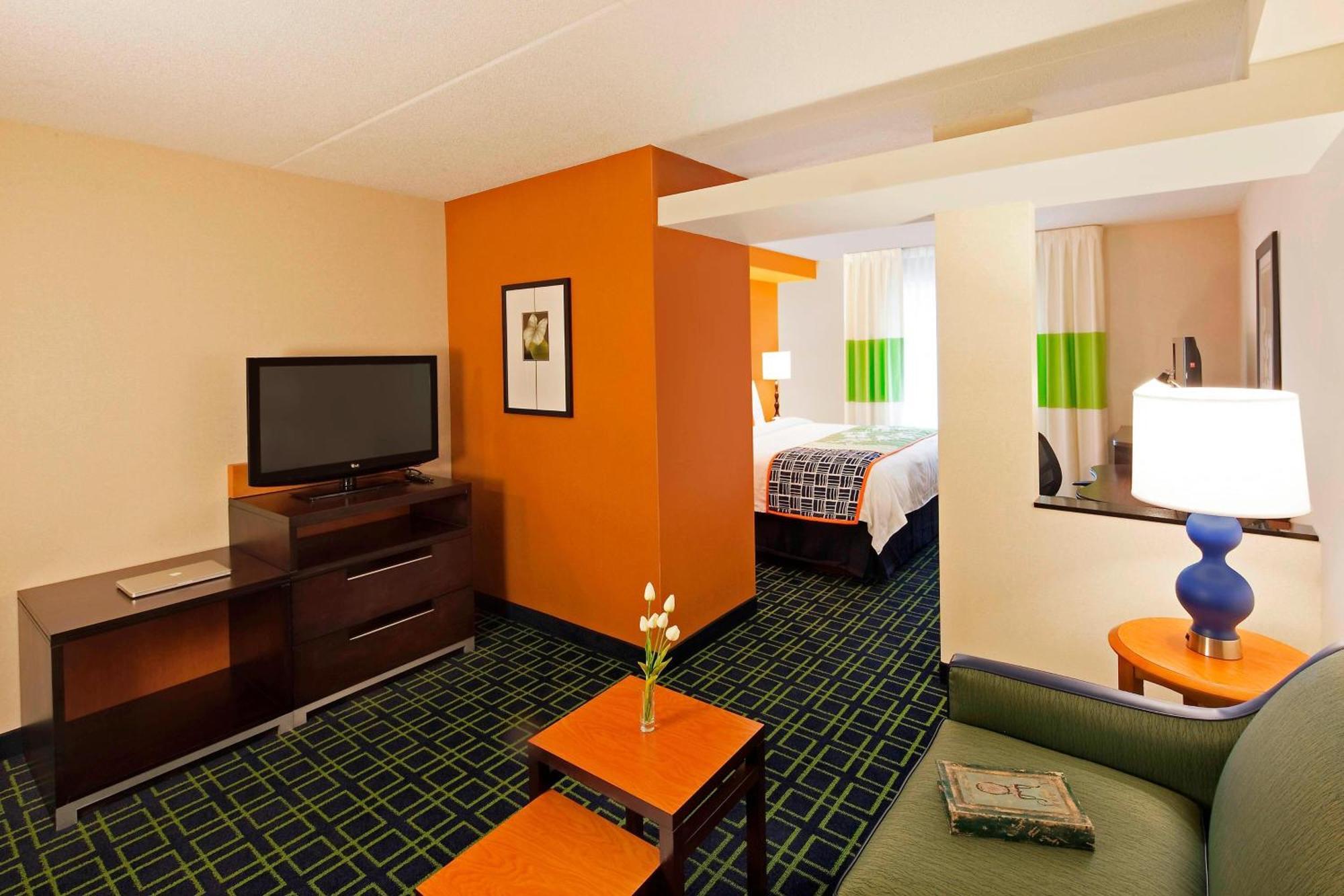 Fairfield Inn & Suites By Marriott Toronto Mississauga Exterior photo