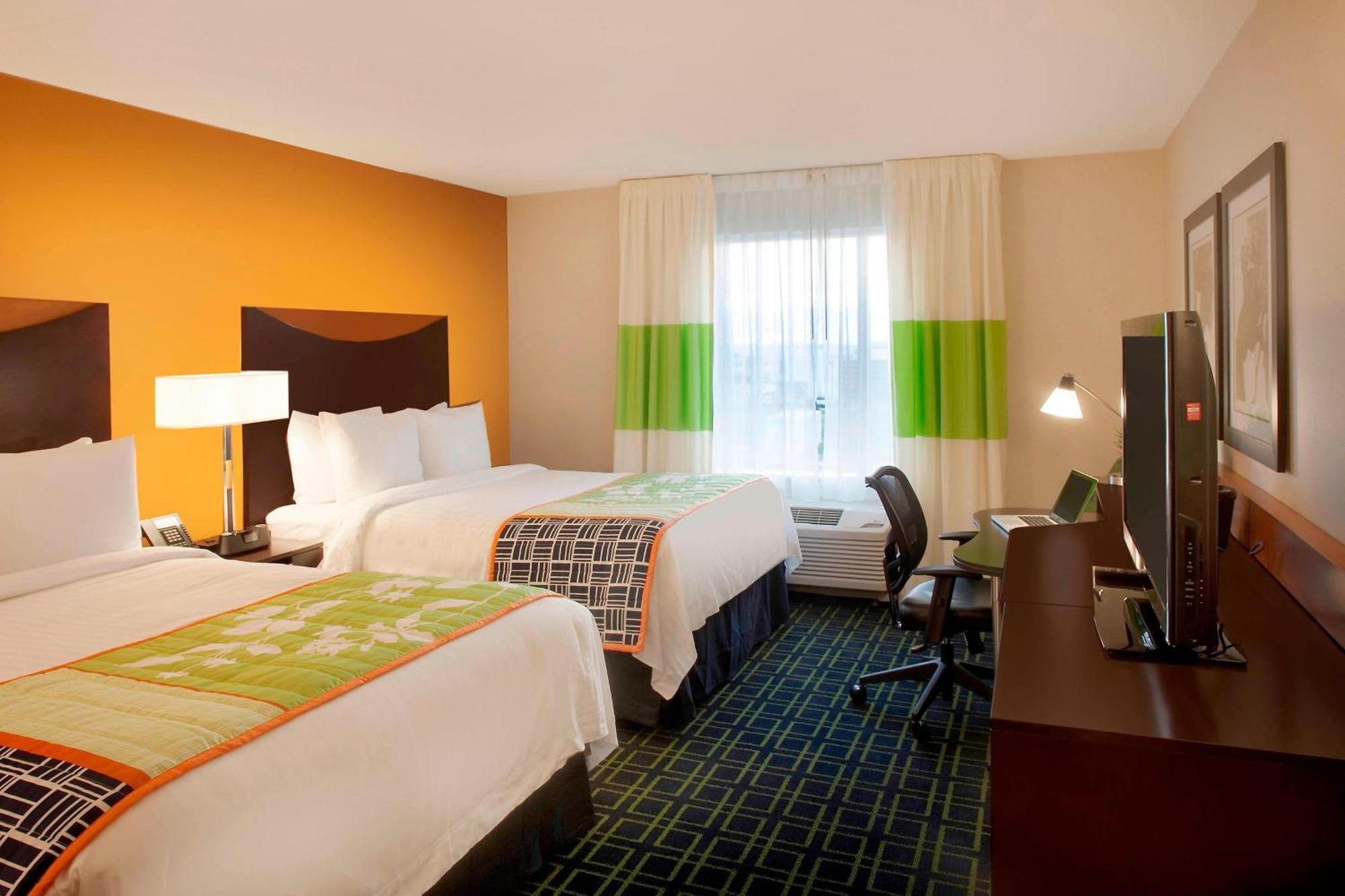 Fairfield Inn & Suites By Marriott Toronto Mississauga Exterior photo